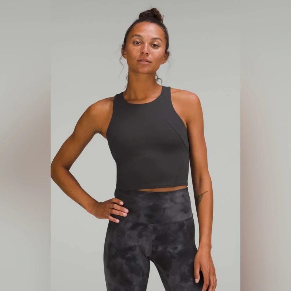 Lululemon Invigorate Training Tank Top in Graphite Grey. Size 0. LW1CZ3S